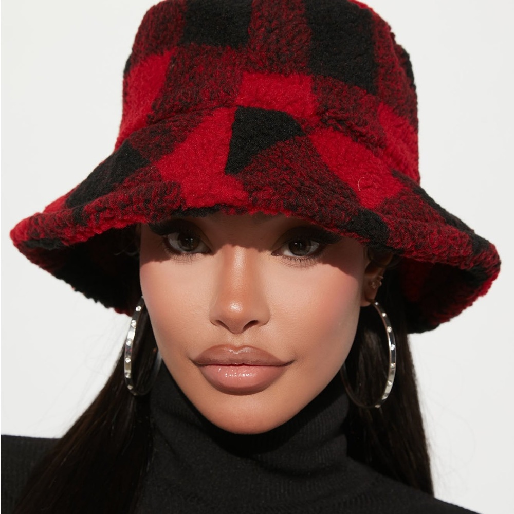 Fashion Nova black and red bucket hat